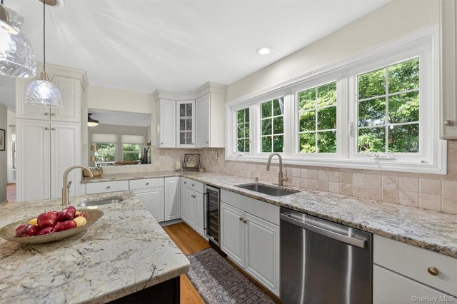 40 Nottingham Way, Mahopac, NY 10541