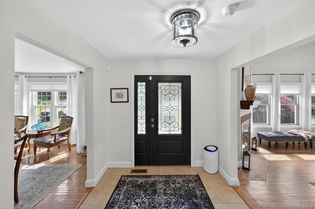 40 Nottingham Way, Mahopac, NY 10541