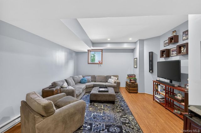 40 Nottingham Way, Mahopac, NY 10541