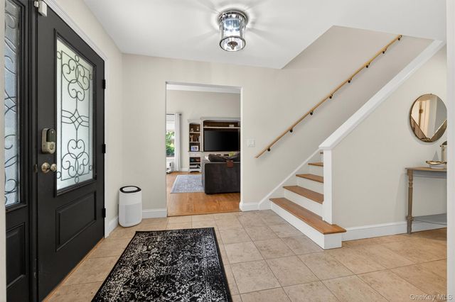 40 Nottingham Way, Mahopac, NY 10541