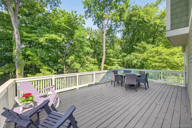 40 Nottingham Way, Mahopac, NY 10541