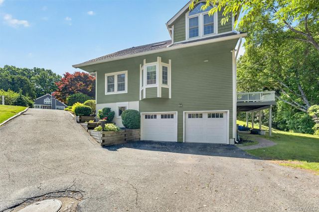 40 Nottingham Way, Mahopac, NY 10541