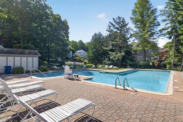 40 Nottingham Way, Mahopac, NY 10541