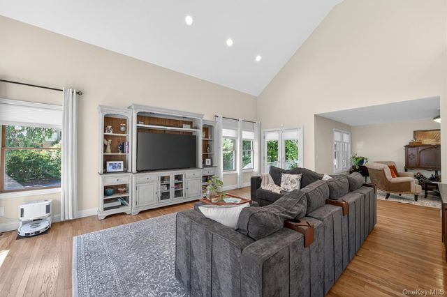 40 Nottingham Way, Mahopac, NY 10541