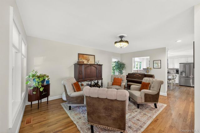 40 Nottingham Way, Mahopac, NY 10541