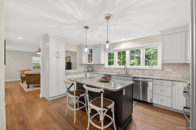 40 Nottingham Way, Mahopac, NY 10541