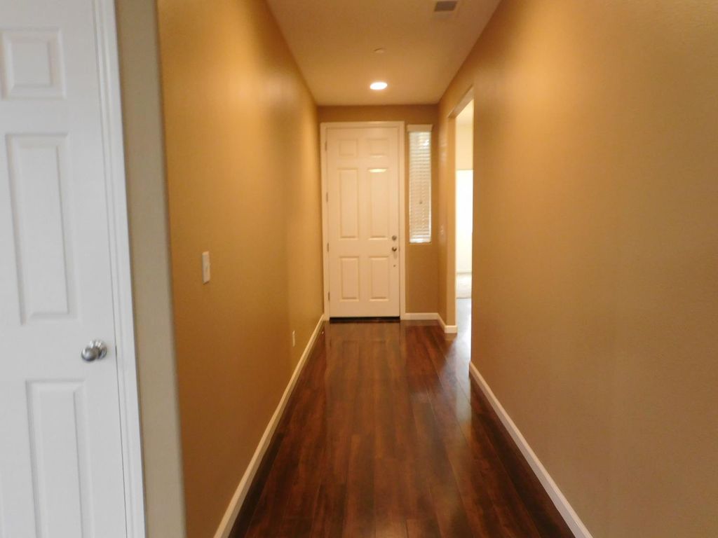 Image 4 of property listing at 3098 Wrenwood Ave, Clovis, CA 93619