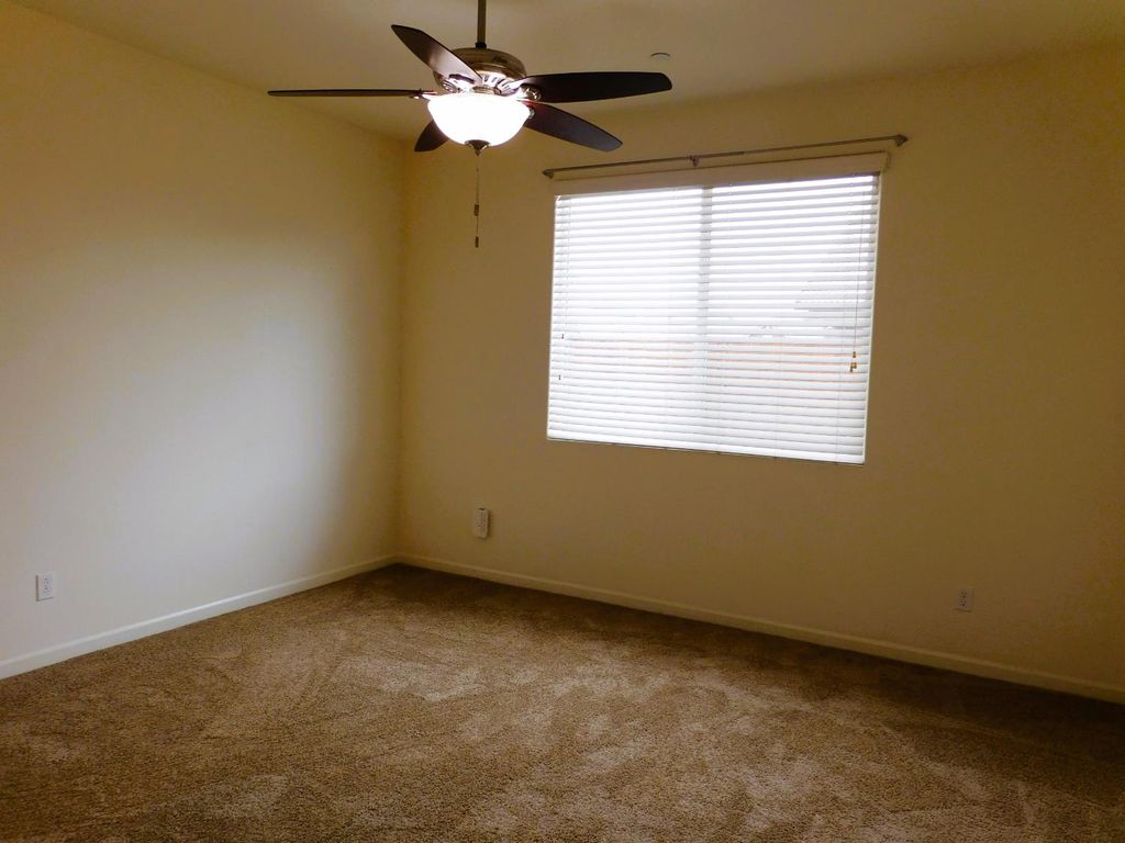 Image 7 of property listing at 3098 Wrenwood Ave, Clovis, CA 93619