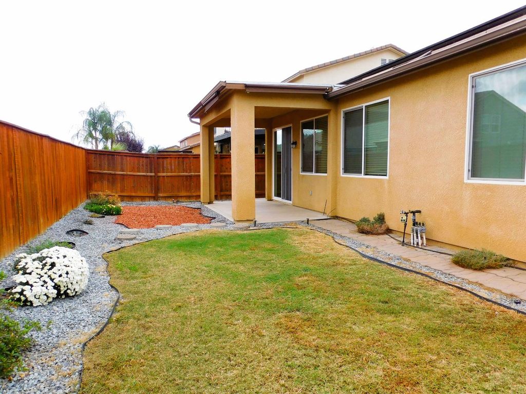 Image 8 of property listing at 3098 Wrenwood Ave, Clovis, CA 93619