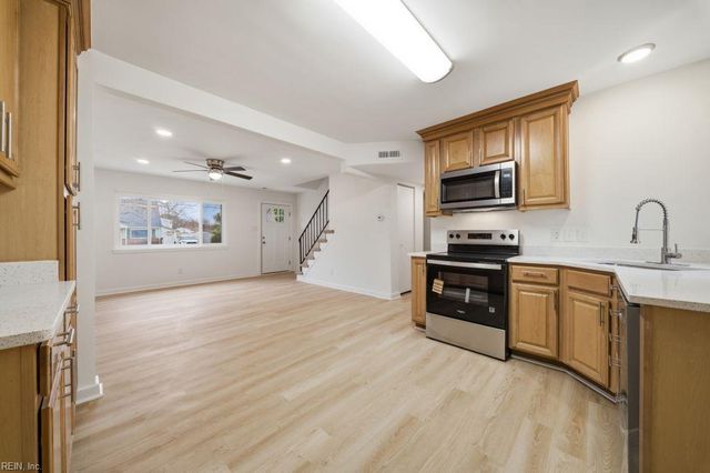 553 Lavender LN, Virginia Beach, VA 23462