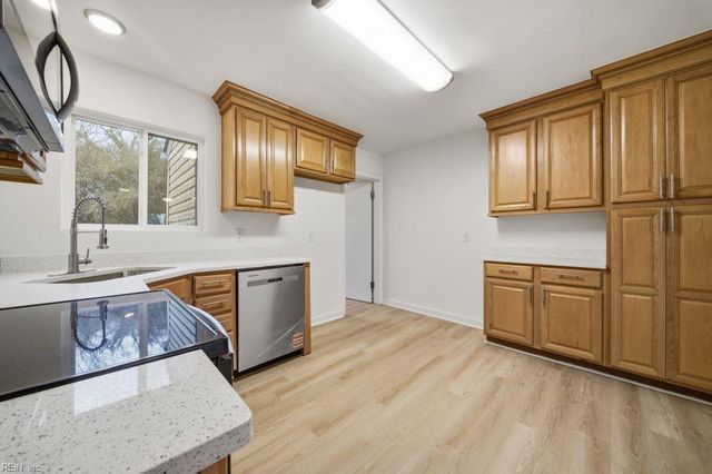 553 Lavender LN, Virginia Beach, VA 23462