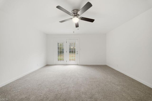 553 Lavender LN, Virginia Beach, VA 23462