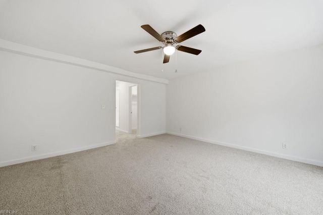 553 Lavender LN, Virginia Beach, VA 23462