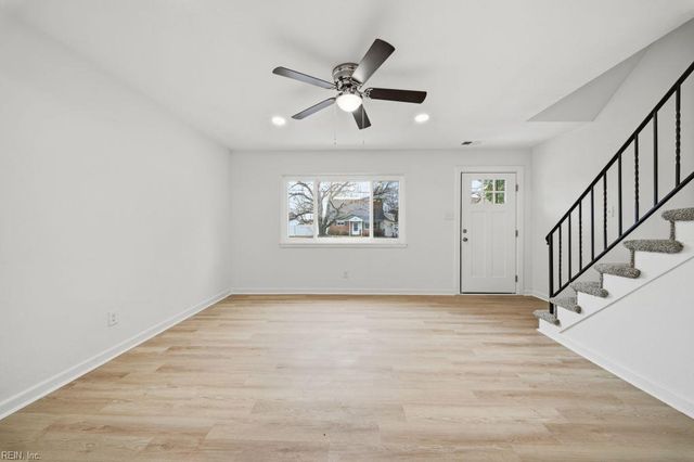 553 Lavender LN, Virginia Beach, VA 23462