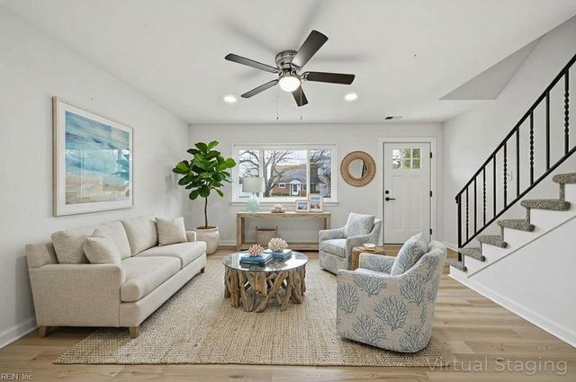 553 Lavender LN, Virginia Beach, VA 23462