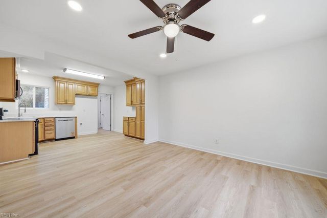 553 Lavender LN, Virginia Beach, VA 23462