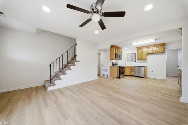 553 Lavender LN, Virginia Beach, VA 23462