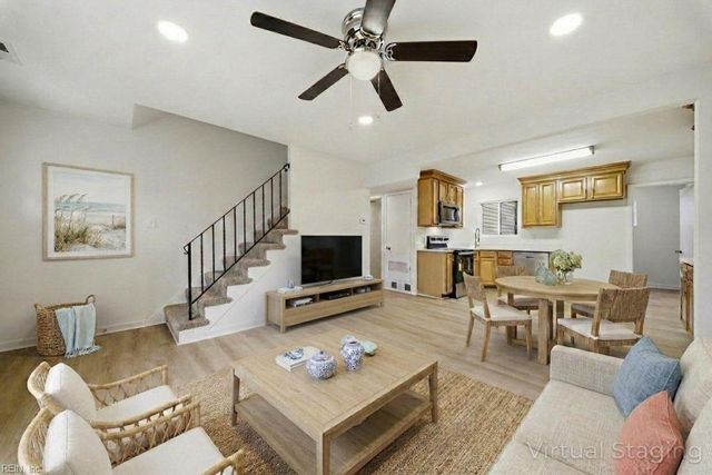 553 Lavender LN, Virginia Beach, VA 23462