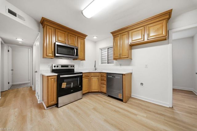 553 Lavender LN, Virginia Beach, VA 23462