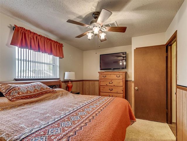 877 NW 14th Street, Moore, OK 73160