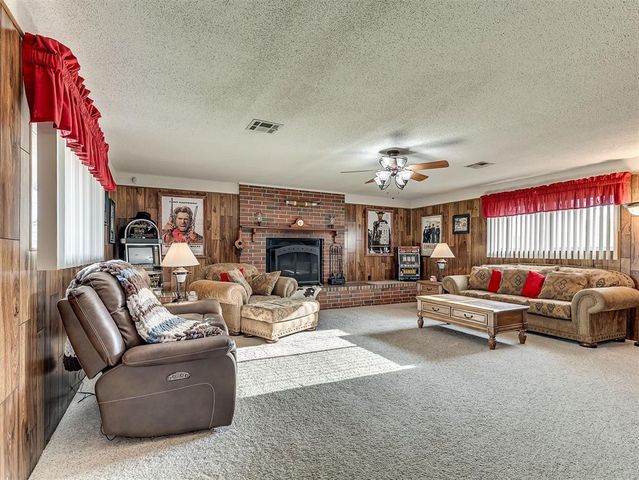 877 NW 14th Street, Moore, OK 73160