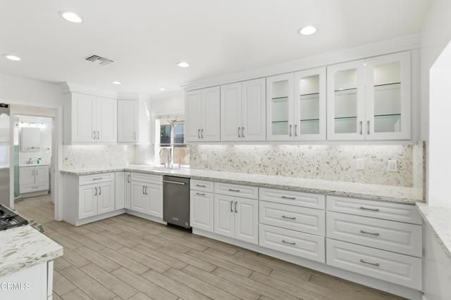 18600 Cantara Street, Los Angeles, CA 91335