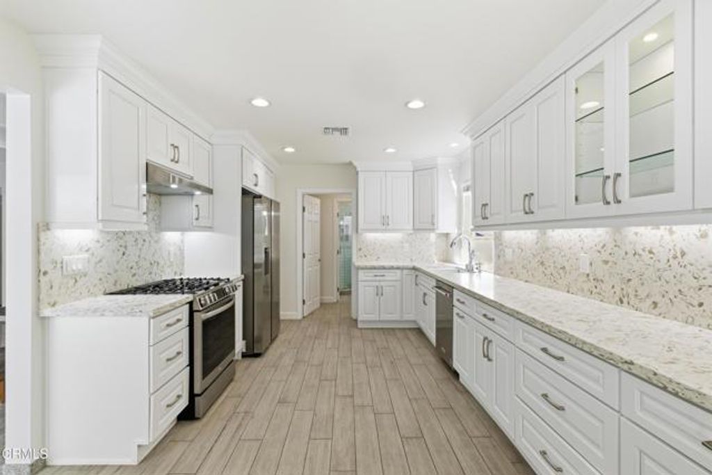 18600 Cantara Street, Los Angeles, CA 91335