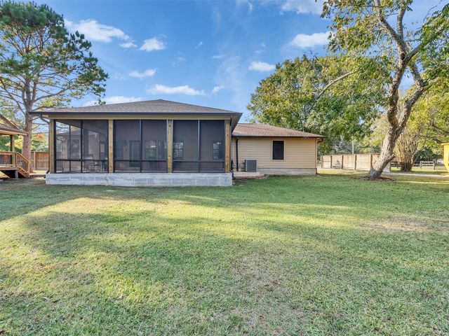 1010 Kilgore Road, Baytown, TX 77520