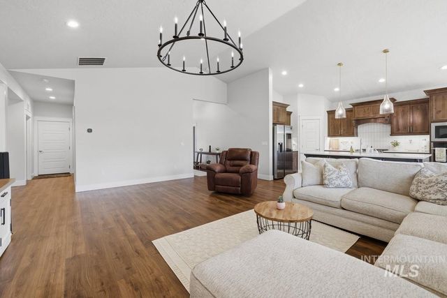1537 W Tenzing St, Nampa, ID 83686