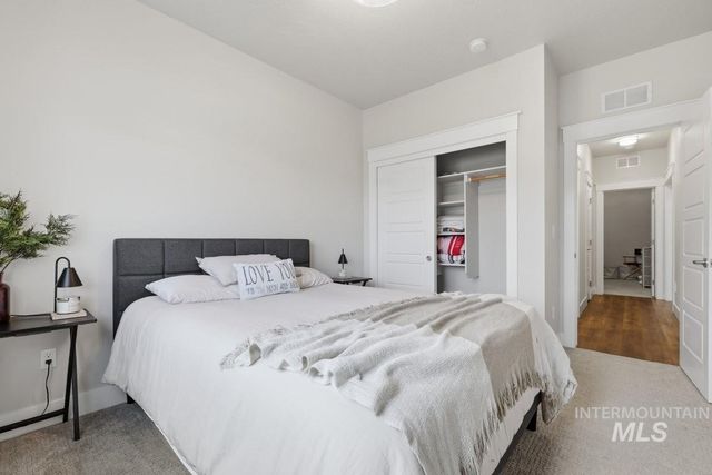 1537 W Tenzing St, Nampa, ID 83686