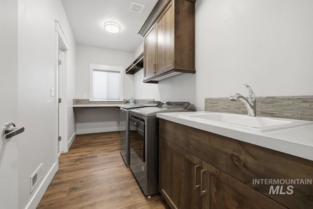 1537 W Tenzing St, Nampa, ID 83686