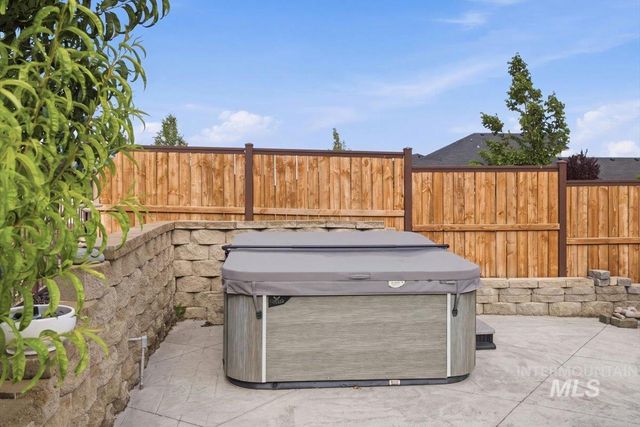 1537 W Tenzing St, Nampa, ID 83686
