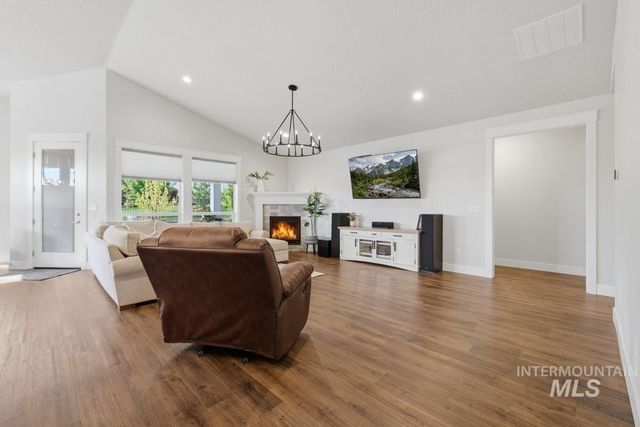 1537 W Tenzing St, Nampa, ID 83686