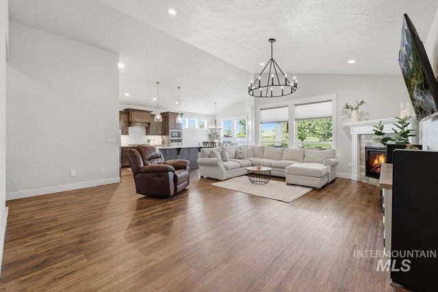 1537 W Tenzing St, Nampa, ID 83686