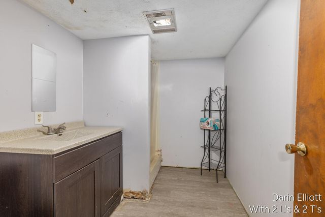 910 W Lincoln Avenue, Ionia City, MI 48846