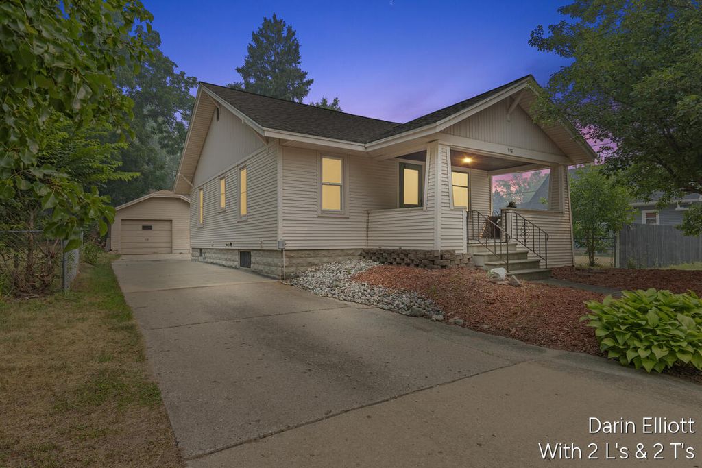 910 W Lincoln Avenue, Ionia City, MI 48846