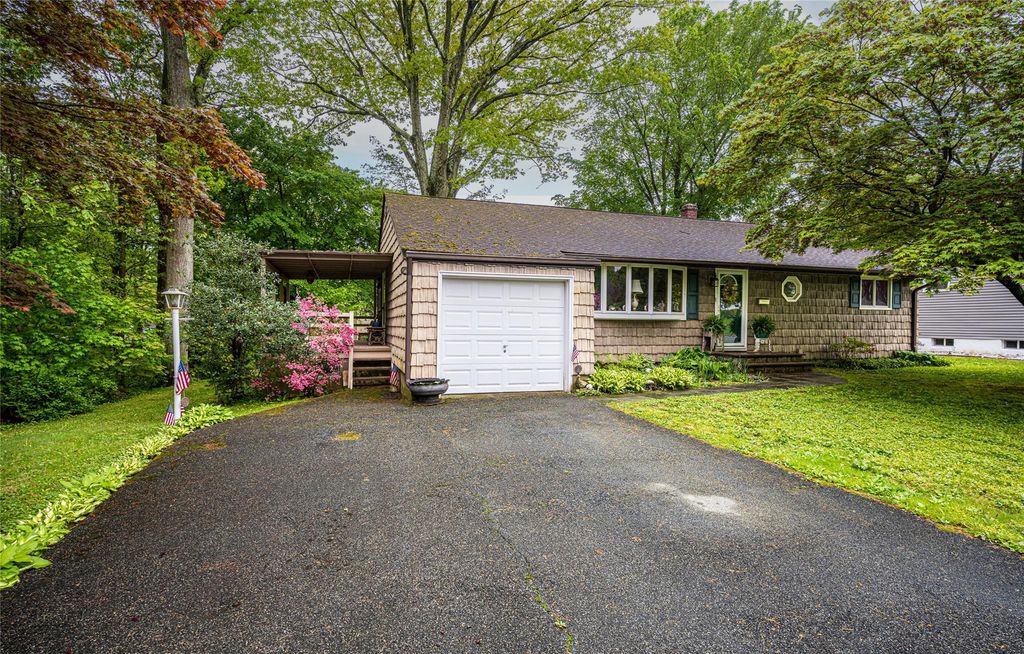 24 Briarbrook Road, Ossining, NY 10562