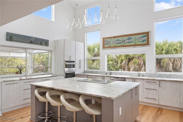 479 Lagoon DR, Sanibel, FL 33957