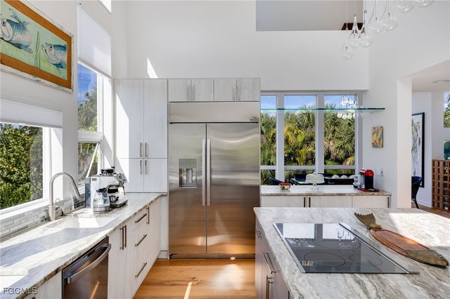 479 Lagoon DR, Sanibel, FL 33957