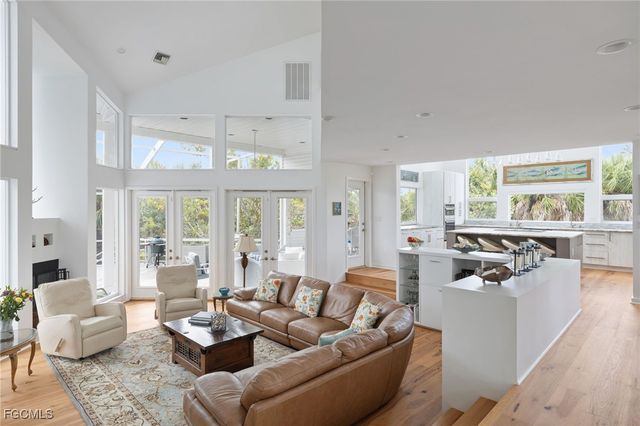 479 Lagoon DR, Sanibel, FL 33957