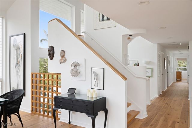 479 Lagoon DR, Sanibel, FL 33957