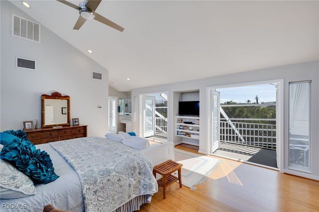 479 Lagoon DR, Sanibel, FL 33957