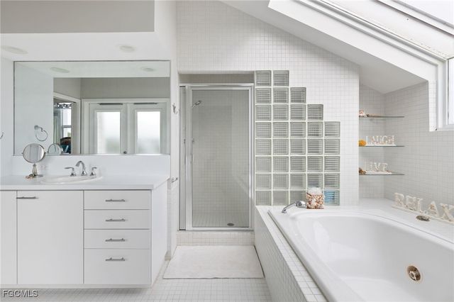 479 Lagoon DR, Sanibel, FL 33957