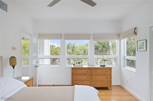 479 Lagoon DR, Sanibel, FL 33957