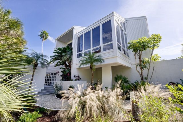 479 Lagoon DR, Sanibel, FL 33957