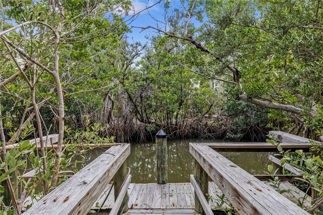 479 Lagoon DR, Sanibel, FL 33957