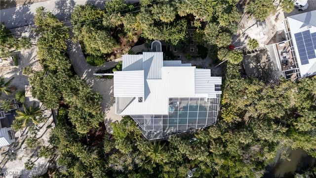 479 Lagoon DR, Sanibel, FL 33957