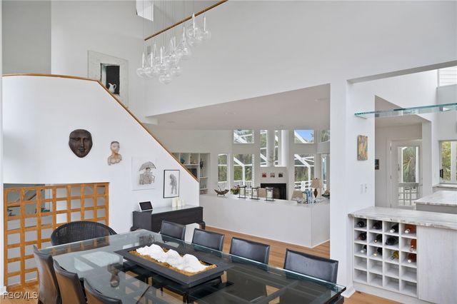 479 Lagoon DR, Sanibel, FL 33957