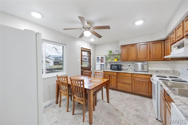 9946 Brook Avenue, St Louis, MO 63125