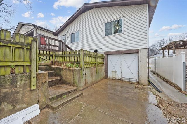 9946 Brook Avenue, St Louis, MO 63125